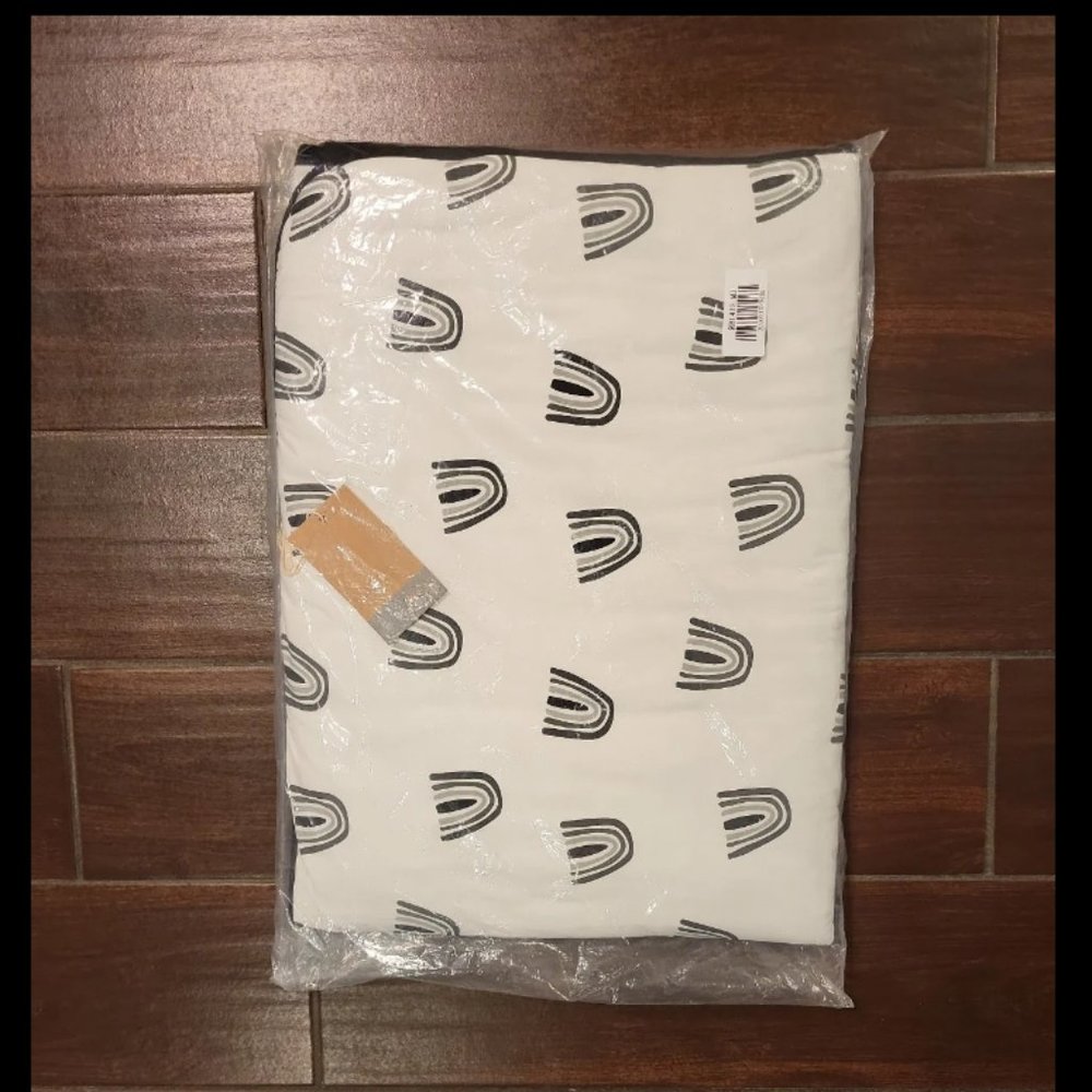 Kyte Baby Black/white Rainbow Bamboo Toddler Blanket - Picture 1 of 4